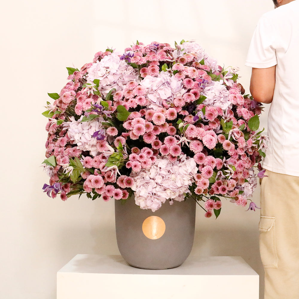Gardenia Esplendor luxury floral arrangement premium handcrafted pink spray roses grand elegant interiors Kuwait Vitali Concept