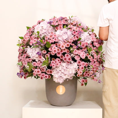 Gardenia Esplendor luxury floral arrangement premium handcrafted pink spray roses grand elegant interiors Kuwait Vitali Concept