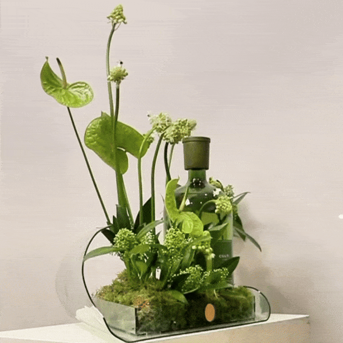 Culti Verde Gift Leaf Tray with lush greenery and a large diffuser, creating a luxurious floral and fragrance experience.
