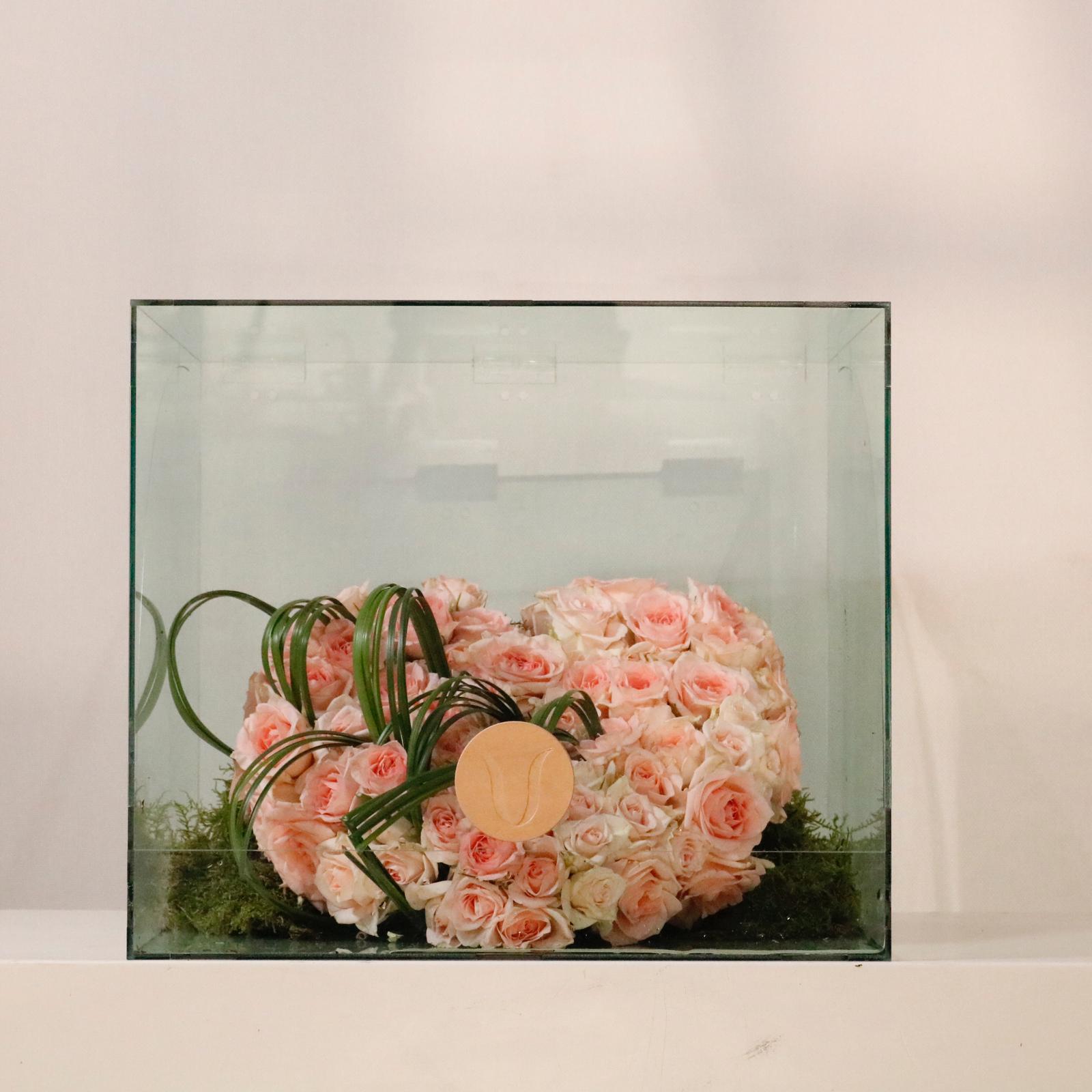 Corazon De Flores luxury handcrafted rose heart glass gallery case premium anniversary gifting Kuwait Vitali Concept